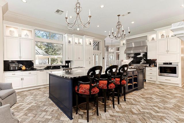 38 Grogans Point Road, The Woodlands, TX 77380