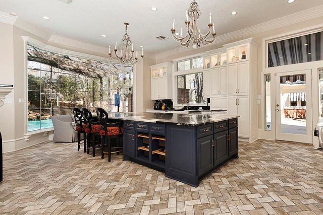 38 Grogans Point Road, The Woodlands, TX 77380