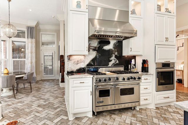 38 Grogans Point Road, The Woodlands, TX 77380