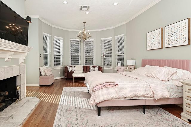 38 Grogans Point Road, The Woodlands, TX 77380