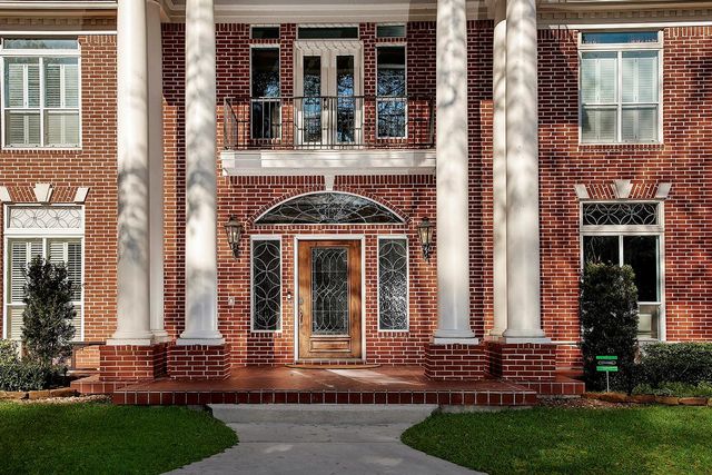 38 Grogans Point Road, The Woodlands, TX 77380