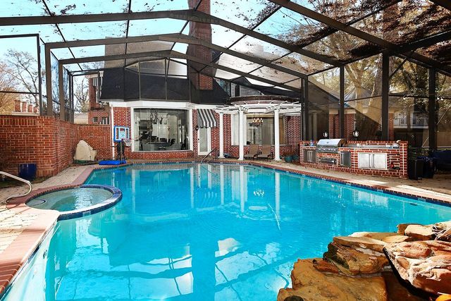 38 Grogans Point Road, The Woodlands, TX 77380