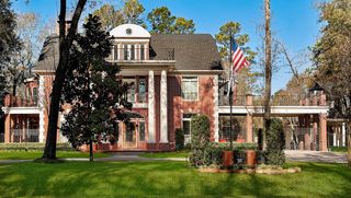 38 Grogans Point Road, The Woodlands, TX 77380