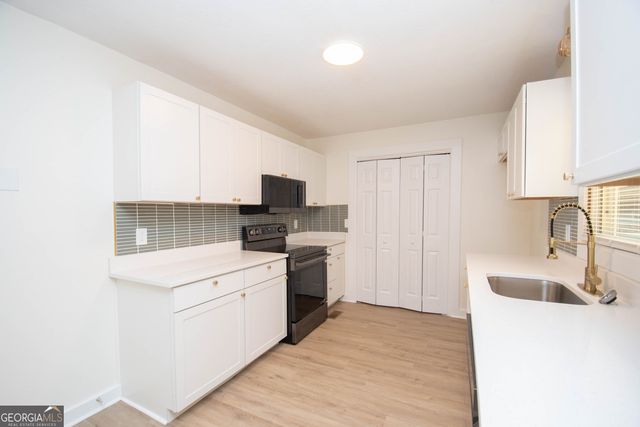 240 Hearthstone Drive W, Newnan, GA 30263