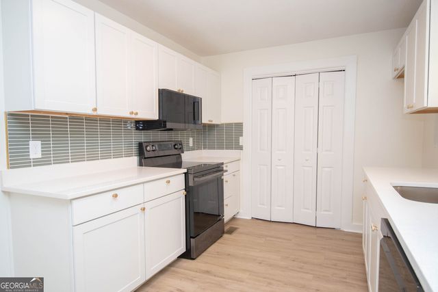 240 Hearthstone Drive W, Newnan, GA 30263