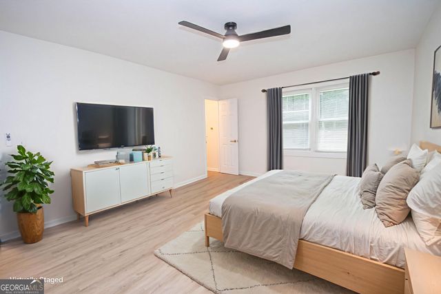 240 Hearthstone Drive W, Newnan, GA 30263