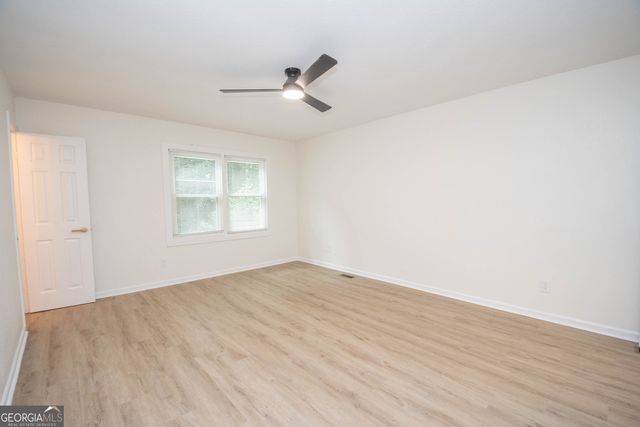 240 Hearthstone Drive W, Newnan, GA 30263