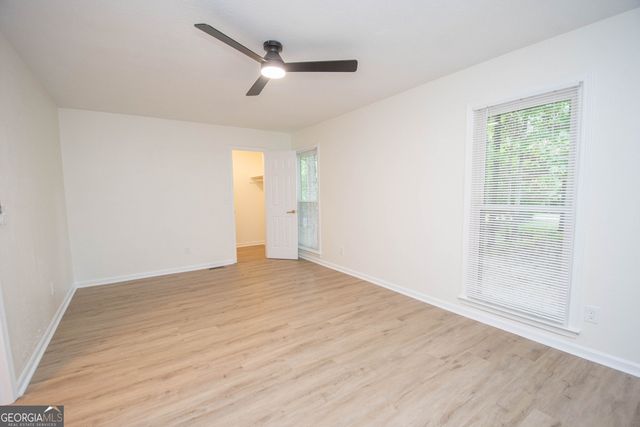 240 Hearthstone Drive W, Newnan, GA 30263
