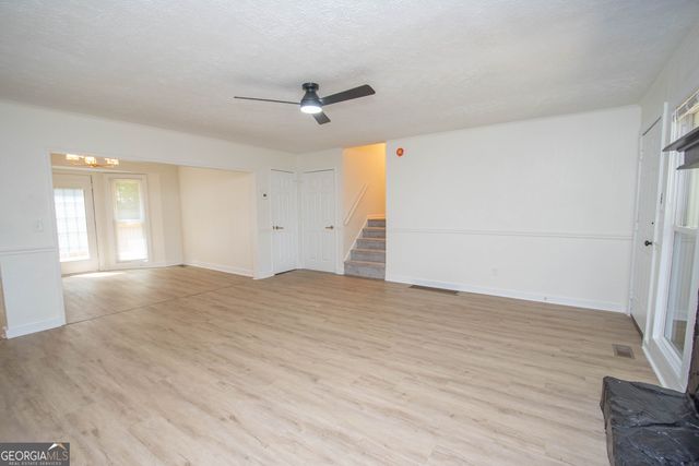 240 Hearthstone Drive W, Newnan, GA 30263