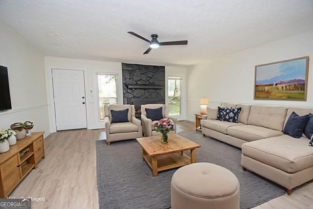 240 Hearthstone Drive W, Newnan, GA 30263