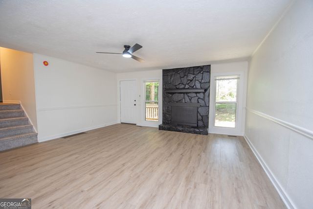 240 Hearthstone Drive W, Newnan, GA 30263