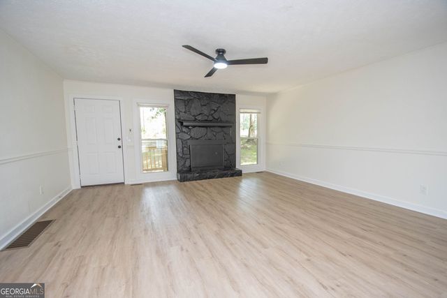240 Hearthstone Drive W, Newnan, GA 30263