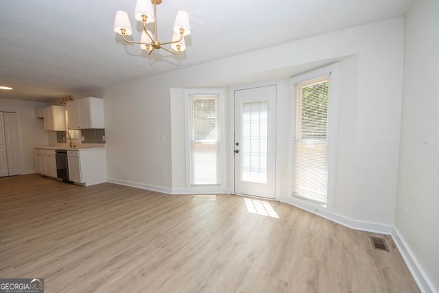 240 Hearthstone Drive W, Newnan, GA 30263