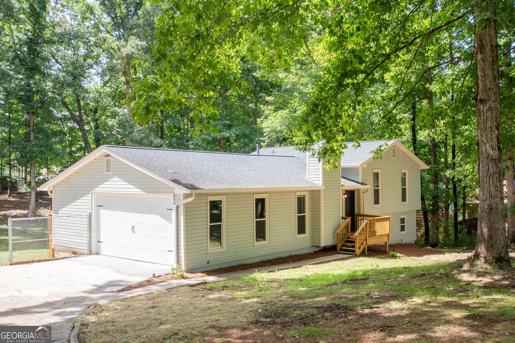 240 Hearthstone Drive W, Newnan, GA 30263