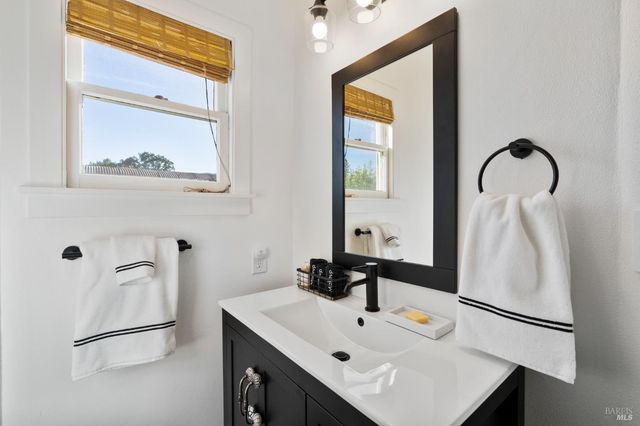 1171 Mountain View Ave, St. Helena, CA 94574