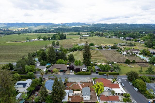 1171 Mountain View Ave, St. Helena, CA 94574