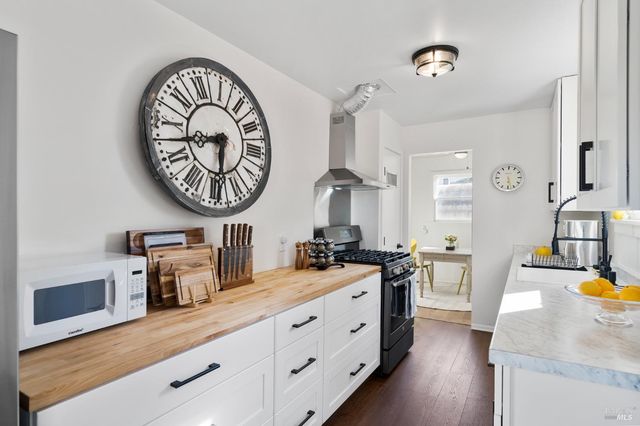 1171 Mountain View Ave, St. Helena, CA 94574