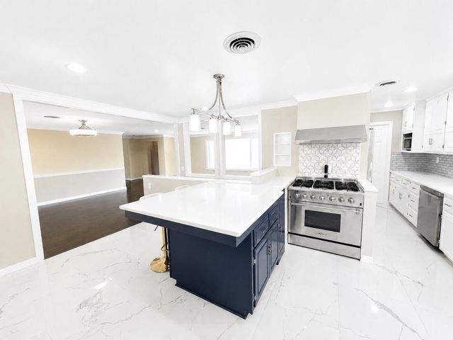 2612 Amsterdam Road, Villa Hills, KY 41017