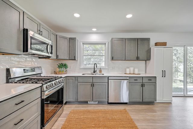 702 N Palmetto Street, Summerville, SC 29483