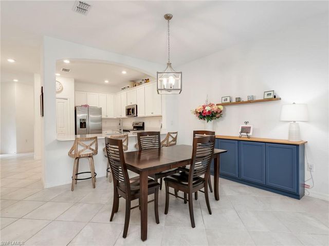 1637 Alameda DR, Naples, FL 34120
