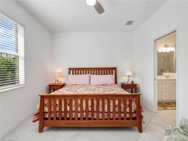 1637 Alameda DR, Naples, FL 34120