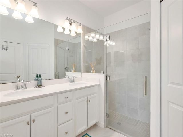 1637 Alameda DR, Naples, FL 34120