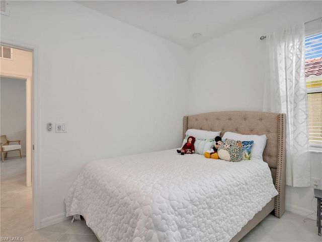 1637 Alameda DR, Naples, FL 34120
