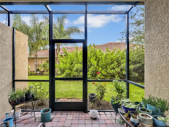 1637 Alameda DR, Naples, FL 34120