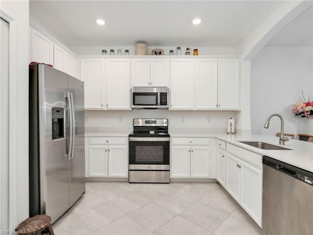 1637 Alameda DR, Naples, FL 34120
