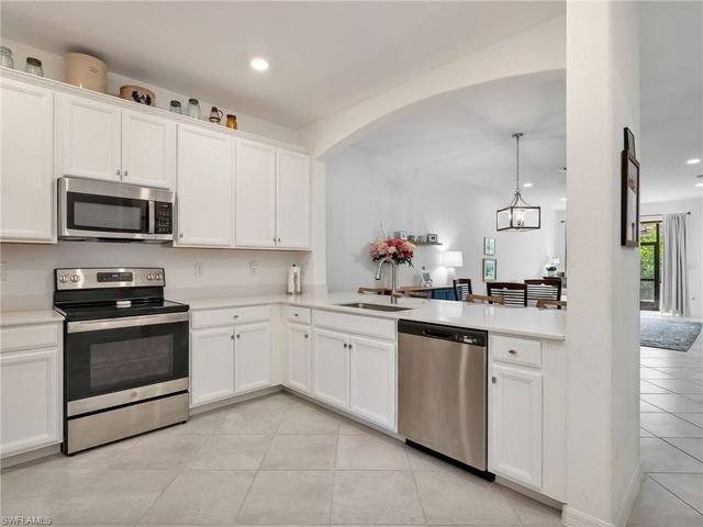1637 Alameda DR, Naples, FL 34120