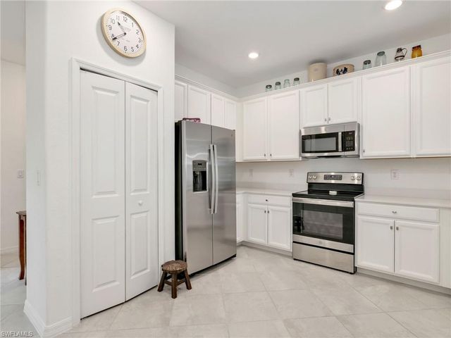 1637 Alameda DR, Naples, FL 34120