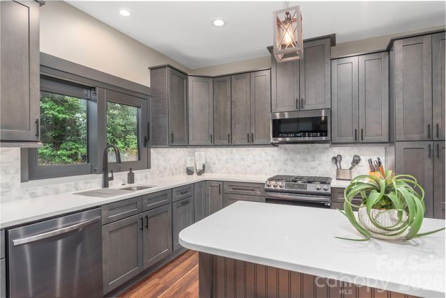 30 Garren View Drive, Fairview, NC 28730