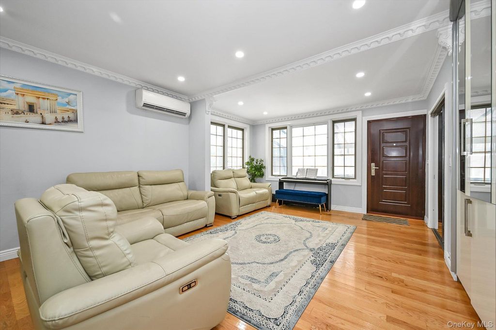 8023 169th Street, Hillcrest (queens), NY 11432 — photo 2