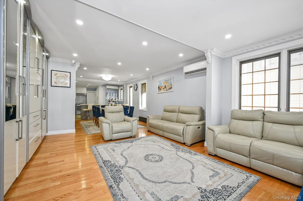 8023 169th Street, Hillcrest (queens), NY 11432 — photo 3