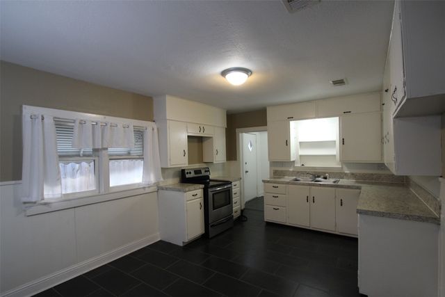 1415 W Crawford Street, Denison, TX 75020