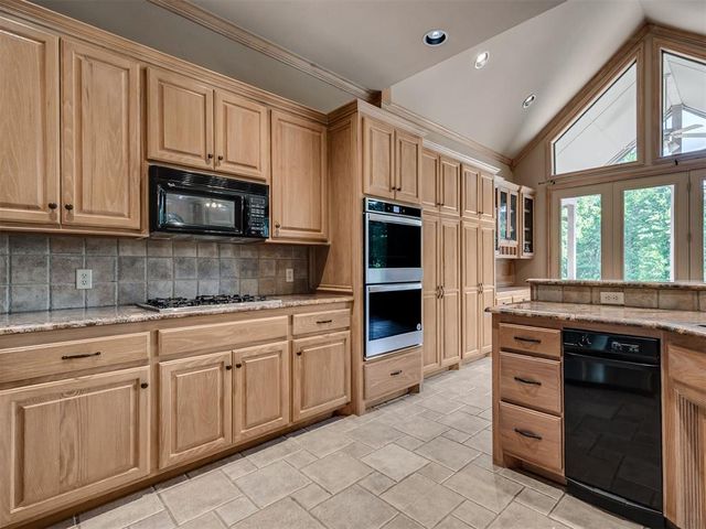 2025 Arbor Valley Drive, Edmond, OK 73025