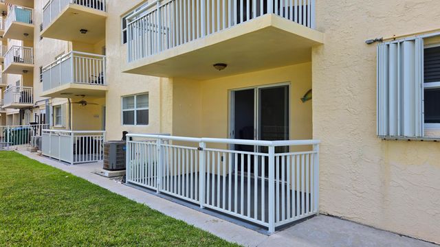 1161 Hillsboro Mile 107, Hillsboro Beach, FL 33062