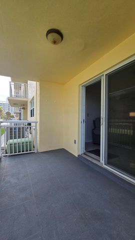 1161 Hillsboro Mile 107, Hillsboro Beach, FL 33062