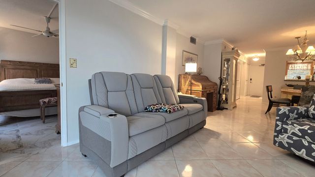 1161 Hillsboro Mile 107, Hillsboro Beach, FL 33062