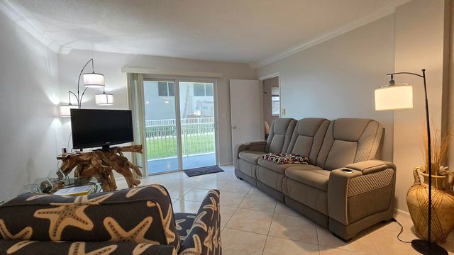 1161 Hillsboro Mile 107, Hillsboro Beach, FL 33062