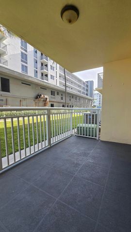 1161 Hillsboro Mile 107, Hillsboro Beach, FL 33062