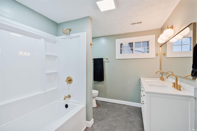 133 E 700 N, Sharpsville, IN 46068