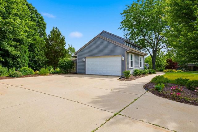 W169N10806 Redwood Lane, Germantown, WI 53022