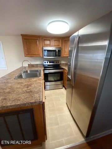 1219 Fishermans Way, Sevierville, TN 37876