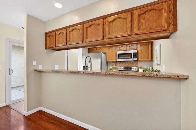 8459 Creekridge Cir, Citrus Heights, CA 95610