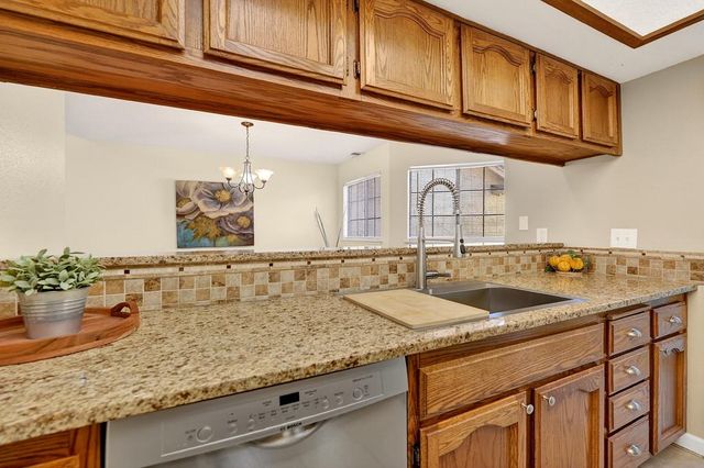 8459 Creekridge Cir, Citrus Heights, CA 95610