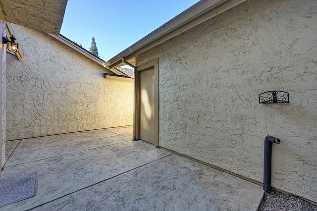 8459 Creekridge Cir, Citrus Heights, CA 95610