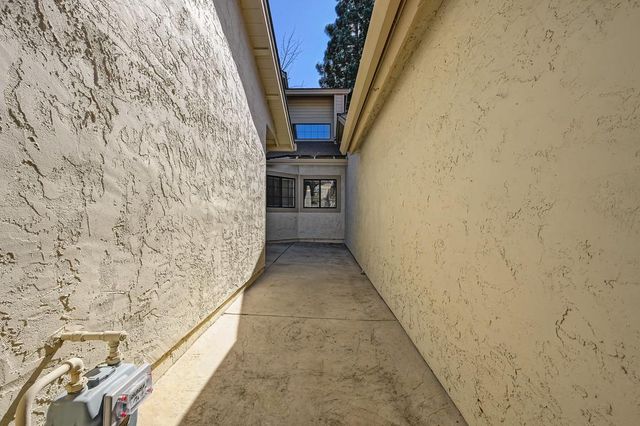 8459 Creekridge Cir, Citrus Heights, CA 95610