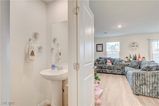 2570 Petunia Garden Avenue, North Las Vegas, NV 89081