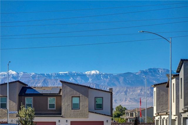 2570 Petunia Garden Avenue, North Las Vegas, NV 89081